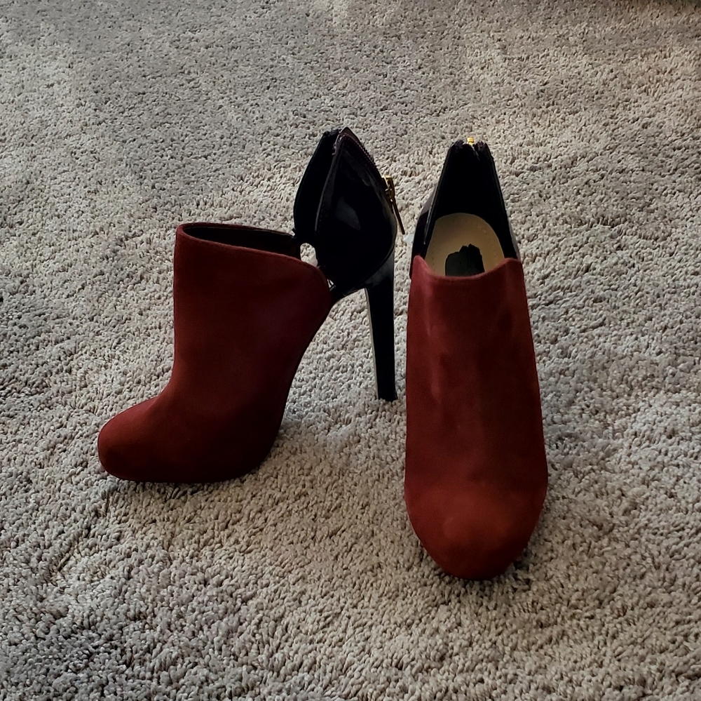 Victoria's Secret size 5b burgundy high heels